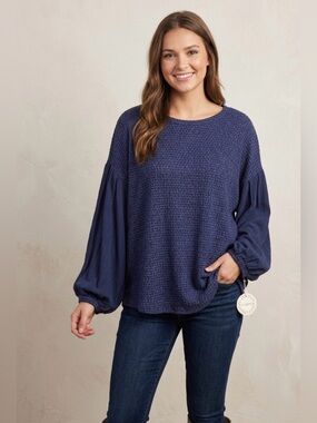 Umgee Navy Textured Waffle-Knit Balloon Sleeve Top PTP 26’